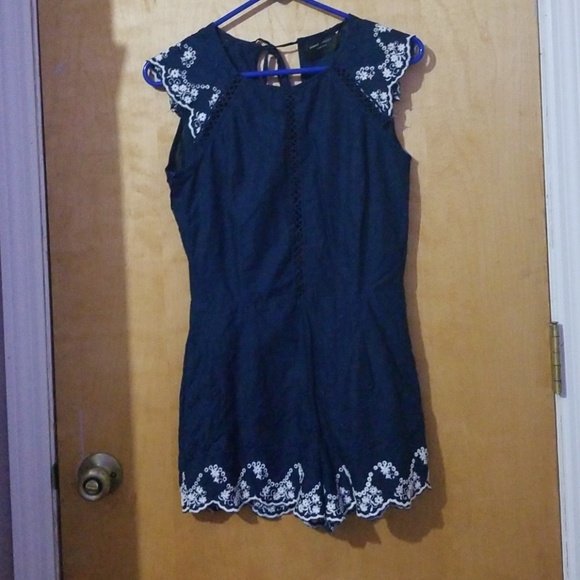 Romeo + Juliet Navy Blue Romper - Picture 1 of 6